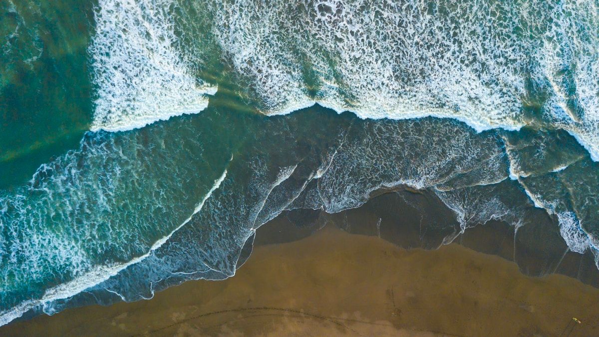 Ilmakuva Costa Rican rannikosta, trooppinen maisema