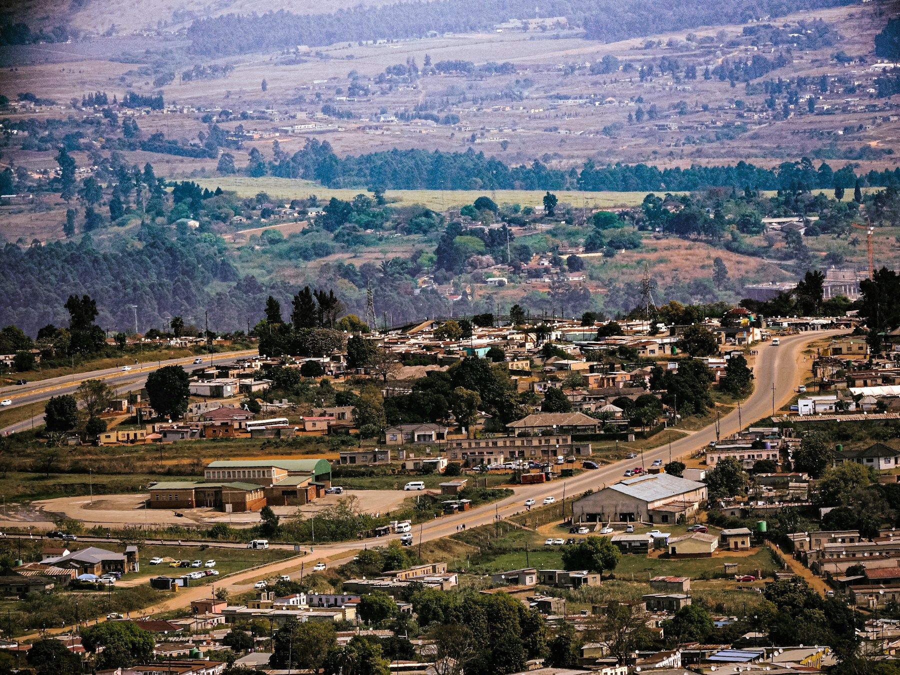 Eswatinin asutusaluetta ja kukkuloita horisonttiin