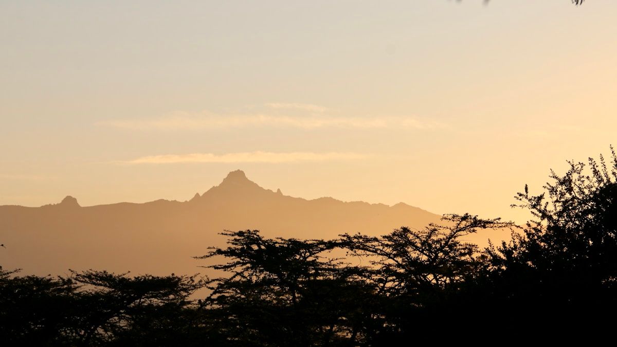 Mount Kenya auringonlaskussa